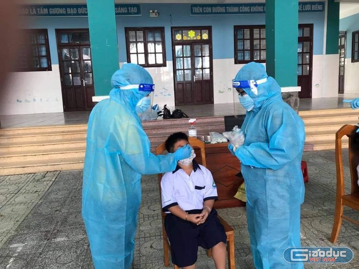 Học sinh tiểu học Thành phố Hồ Chí Minh xét nghiệm nhanh kháng nguyên SARS-CoV-2 (ảnh minh họa: P.L)