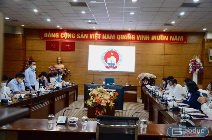Toàn cảnh buổi làm việc của Ban Văn hóa Xã hội với Sở Giáo dục và Đào tạo Thành phố Hồ Chí Minh (ảnh: P.L)