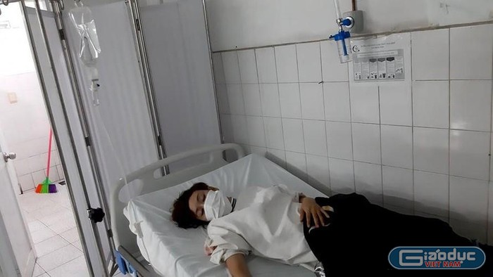 Cô Võ Thị Như Hoa trong lúc điều trị tại Bệnh viện quận 7 (ảnh: CTV)