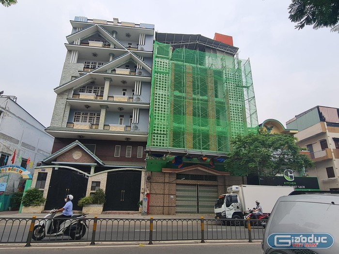 Tính đến nay thì cơ sở ở đường Nguyễn Văn Luông, quận 6 của trường Đào Duy Anh vẫn sửa chữa (ảnh: P.L)