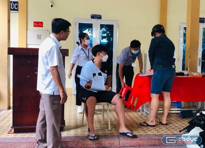 Thí sinh Nguyễn Thành Tài được đưa vào điểm thi trường Trần Quang Khải, quận 12 (ảnh: P.L)