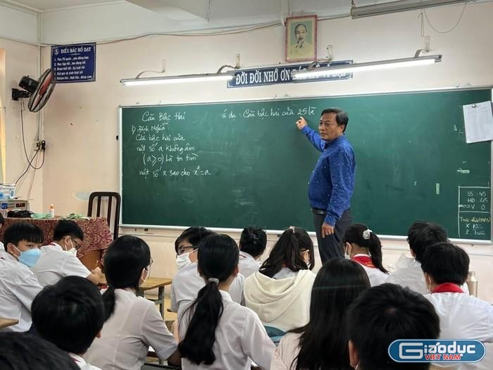 Thầy Nguyễn Đình An, giáo viên Toán trường trung học cơ sở Trần Văn Ơn, quận 1 (ảnh: P.L)