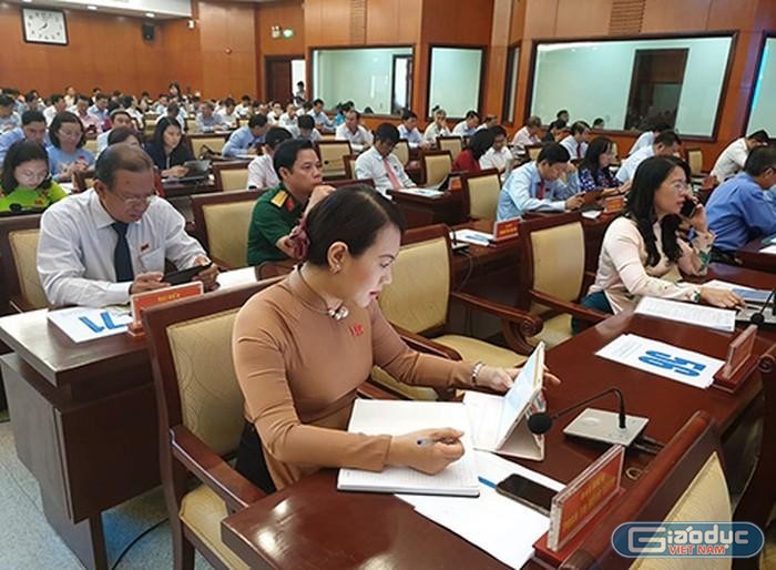 Các đại biểu Hội đồng Nhân dân Thành phố Hồ Chí Minh tham dự một kỳ họp (ảnh: P.L)