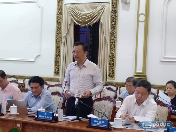 Ông Lê Hoài Nam - Phó Giám đốc Sở Giáo dục và Đào tạo Thành phố Hồ Chí Minh báo cáo tại buổi làm việc (ảnh: P.L)