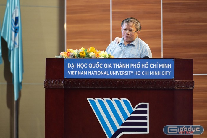 Giáo sư Bùi Văn Ga phát biểu tại hội thảo (ảnh: P.L)