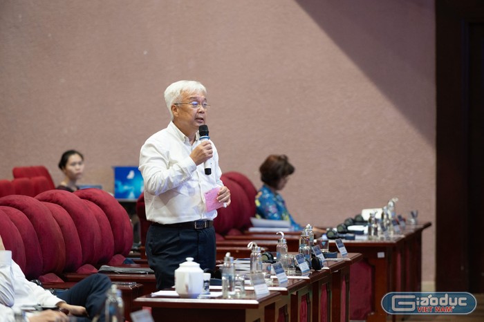 Phó Giáo sư, Tiến sĩ Phan Thanh Bình chia sẻ quan điểm tại hội thảo (ảnh: P.L)