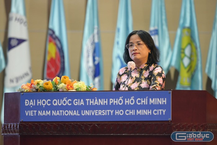 Phó Giáo sư Ngô Phương Lan phát biểu về tự chủ đại học tại Đại học Quốc gia Thành phố Hồ Chí Minh (ảnh: P.L)