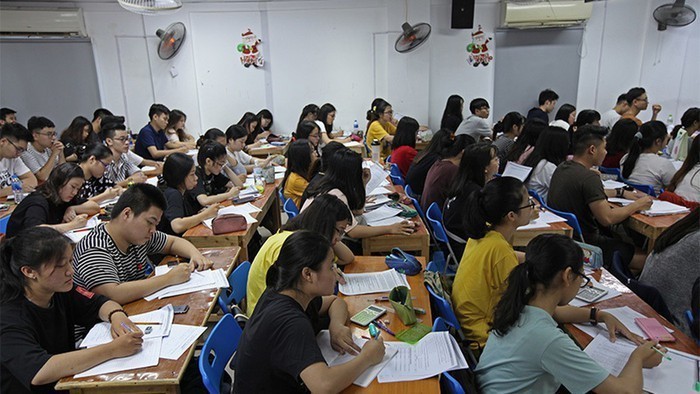 Việc dạy thêm học thêm đang được đề xuất đưa vào loại hình kinh doanh có điều kiện (ảnh: VietnamNet)