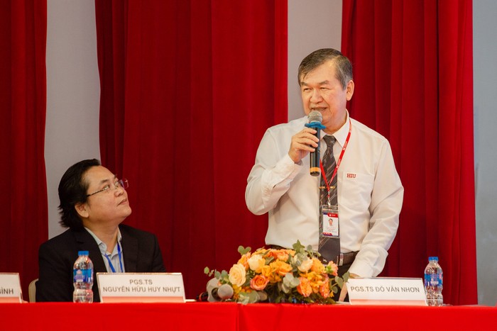Phó Giáo sư Đỗ Văn Nhơn trong phiên thảo luận (ảnh: HIU)