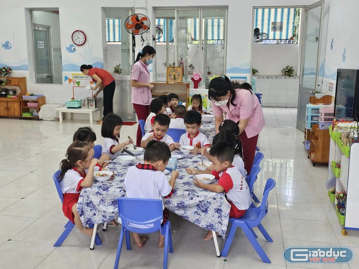 Hoạt động ăn bán trú của học sinh mầm non Thành phố Hồ Chí Minh (ảnh minh họa: V.D)