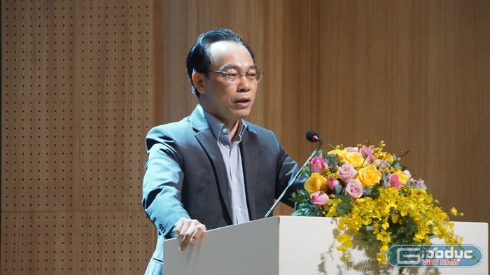 Thứ trưởng Bộ Giáo dục và Đào tạo Hoàng Minh Sơn phát biểu tại tọa đàm (ảnh: V.D)