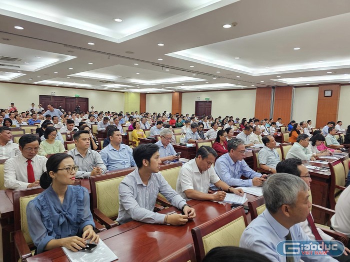Các đại biểu tham dự hội nghị tổng kết 10 năm thực hiện Nghị quyết 29-NQ/TW do Thành ủy Thành phố Hồ Chí Minh tổ chức (ảnh: V.D)
