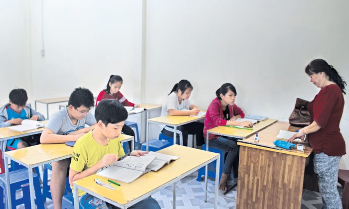 Học sinh tỉnh Tiền Giang tại một lớp học thêm ở trung tâm (Ảnh có tính minh họa: Báo Ấp Bắc)