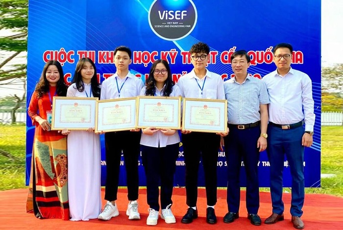 Nhiều học sinh dân tộc thiểu số của Lào Cai đạt thành tích cao trong các cuộc thi học sinh giỏi cấp quốc gia. (Ảnh: Laocai.edu).