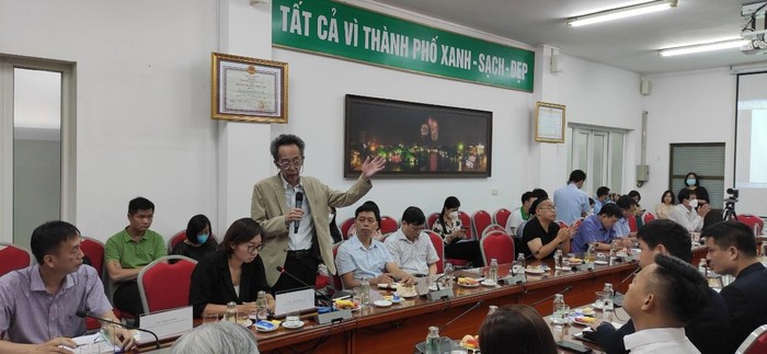 Ông Hideki Wada (Giám đốc Công ty Quy hoạch chất thải Việt Nam) trình bày tham luận tại Tọa đàm.