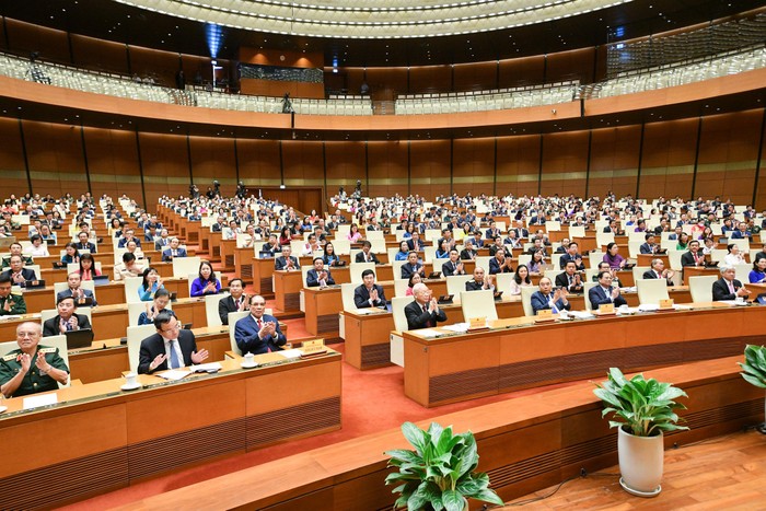 Chiều ngày 16/6, với 95,58% đại biểu tham gia biểu quyết tán thành, Quốc hội đã thông qua Nghị quyết Kỳ họp thứ 3, Quốc hội khóa XV. (Ảnh: quochoi.vn).