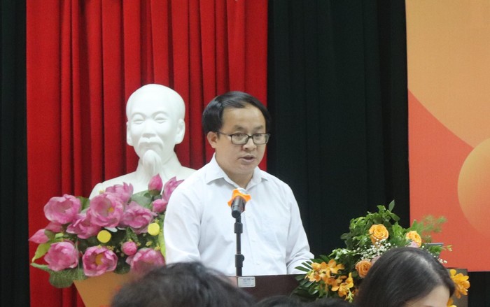 Phó Giáo sư, Tiến sĩ Phạm Văn Khang - Phó Trưởng phòng Khoa học công nghệ và Hợp tác quốc tế, Trường Đại học Sư phạm (Đại học Thái Nguyên).