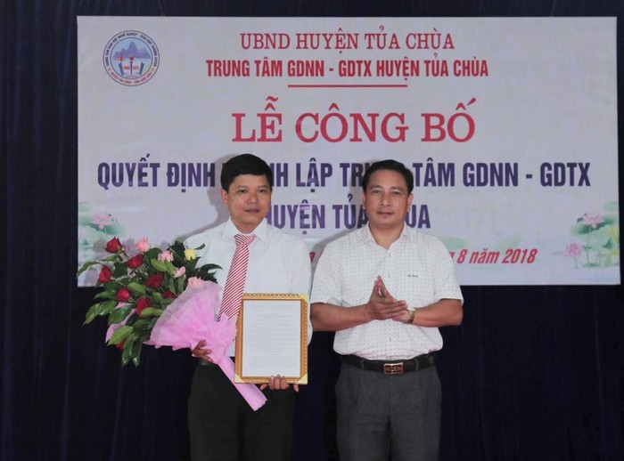 Lễ công bố quyết định thành lập trung tâm giáo dục nghề nghiệp - giáo dục thường xuyên huyện Tủa Chùa vào tháng 8/2018. (Ảnh: TTCC).