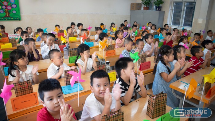 Học sinh lớp 1 Trường Tiểu học Đoàn Kết (Hà Đông) trong buổi tựu trường năm học mới.