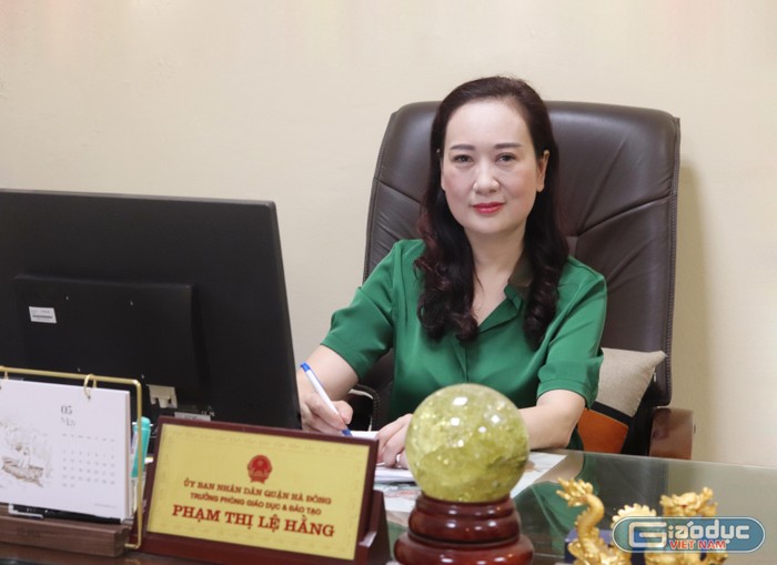 Cô Phạm Thị Lệ Hằng - Trưởng phòng Giáo dục và Đào tạo quận Hà Đông. (Ảnh: Ngân Chi).