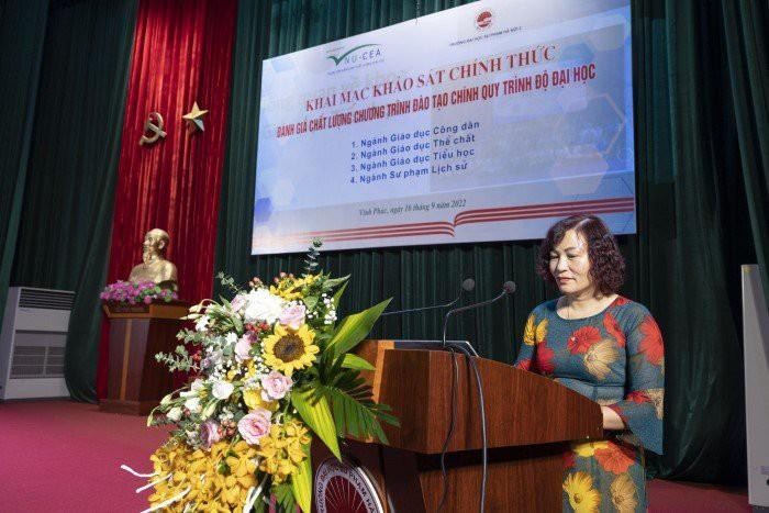Tiến sĩ Nguyễn Thị Tuyết Minh - Trưởng khoa Giáo dục Tiểu học trình bày tổng quan về chương trình đào tạo Giáo dục Tiểu học.