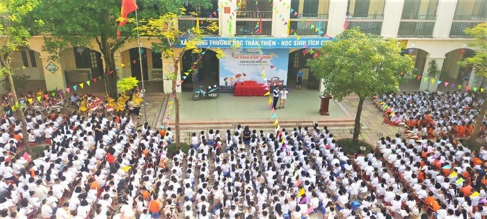 Hơn 1.000 học sinh Trường Tiểu học Lê Hồng Phong tham dự chương trình. (Ảnh: NTCC).