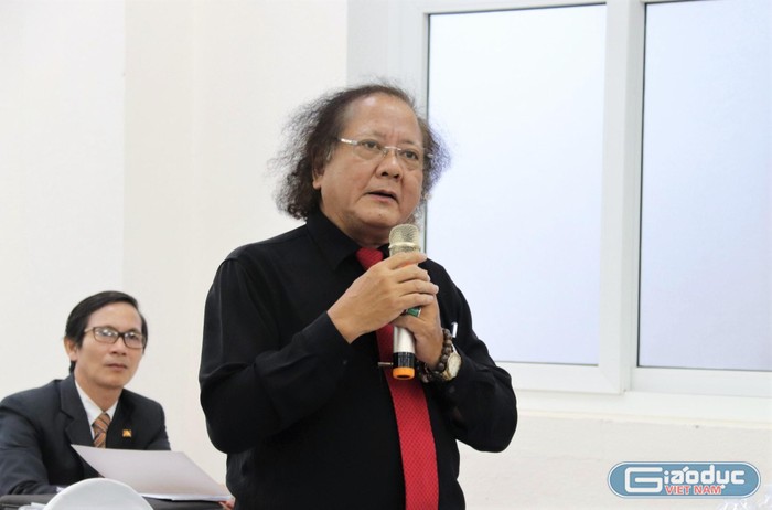 Phó Giáo sư Đỗ Lệnh Hùng Tú - Chủ tịch Hội Điện ảnh Việt Nam đề cập đến “vòng kim cô” của các trường đào tạo nghệ thuật. (Ảnh: Mộc Trà).