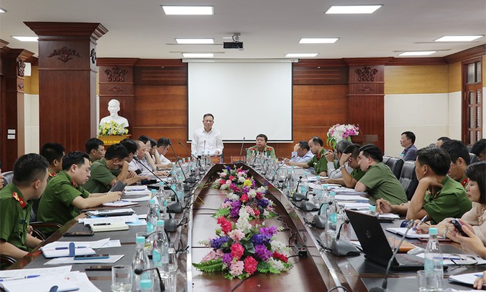 Ông Lê Hùng Sơn - Phó Tổng Giám đốc Bảo hiểm xã hội Việt Nam phát biểu tại buổi làm việc tại Bảo hiểm xã hội tỉnh Quảng Ninh.