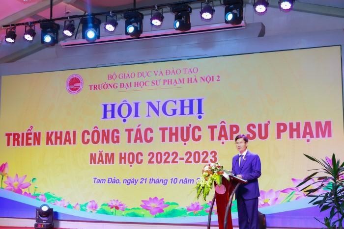 Phó Giáo sư, Tiến sĩ Nguyễn Quang Huy - Bí thư Đảng ủy, Hiệu trưởng phát biểu khai mạc. Ảnh: ĐHSPHN2