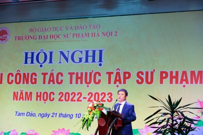 Phó Giáo sư, Tiến sĩ Nguyễn Văn Thụ - Trưởng phòng Đào tạo báo cáo tại Hội nghị. Ảnh: ĐHSPHN2