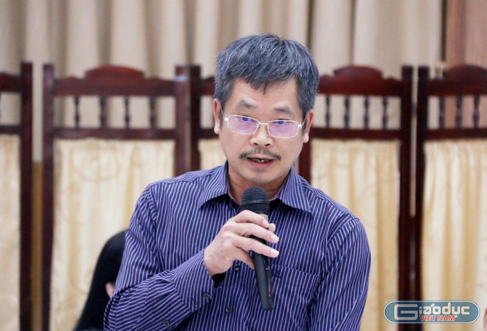 Ông Đinh Duy Hùng - Phó Trưởng ban Quản lý Thu, Sổ - Thẻ báo cáo “Một số kết quả thực hiện các chỉ tiêu về phát triển người tham gia bảo hiểm.