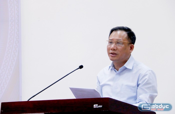 Ông Lê Hùng Sơn - Phó Tổng Giám đốc Bảo hiểm xã hội Việt Nam phát biểu khai mạc hội nghị.
