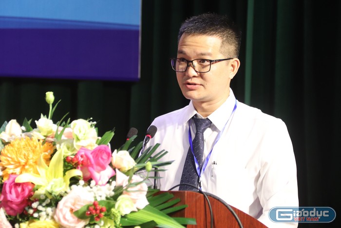 Phó Giáo sư, Tiến sĩ Nguyễn Tiến Trung - Tổng Biên tập Tạp chí Giáo dục phát biểu đề dẫn tại hội thảo.