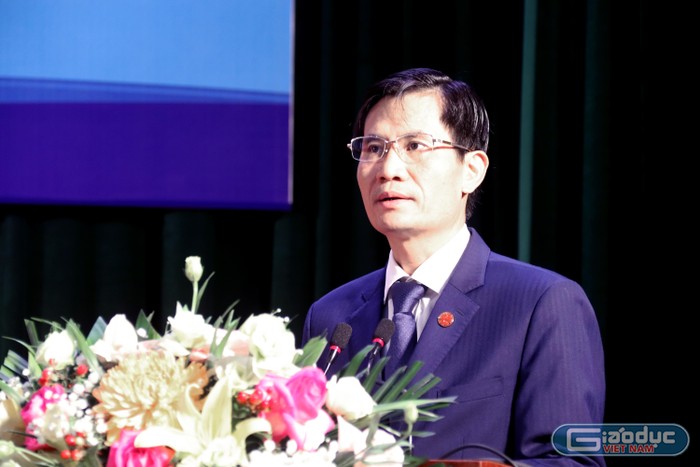 Phó Giáo sư, Tiến sĩ Nguyễn Quang Huy - Hiệu trưởng Trường Đại học Sư phạm Hà Nội 2 phát biểu khai mạc hội thảo.