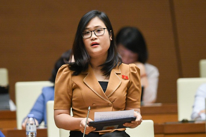 Đại biểu Quốc hội Hà Ánh Phượng - Đoàn Đại biểu Quốc hội tỉnh Phú Thọ ủng hộ kiến nghị của Bộ trưởng Bộ Giáo dục và Đào tạo về nâng mức phụ cấp ưu đãi cho giáo viên mầm non lên 70%. (Ảnh: NVCC).