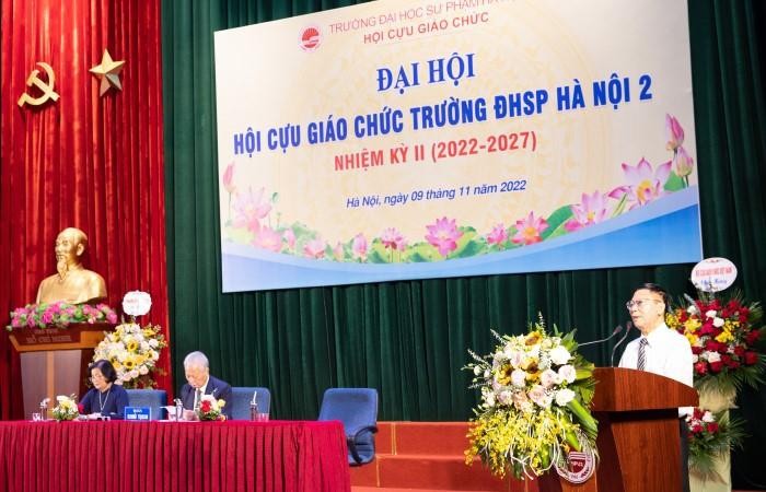 Nhà giáo Lê Văn Nghệ - Phó Chủ tịch thường trực trình bày Báo cáo tổng kết hoạt động của Hội.