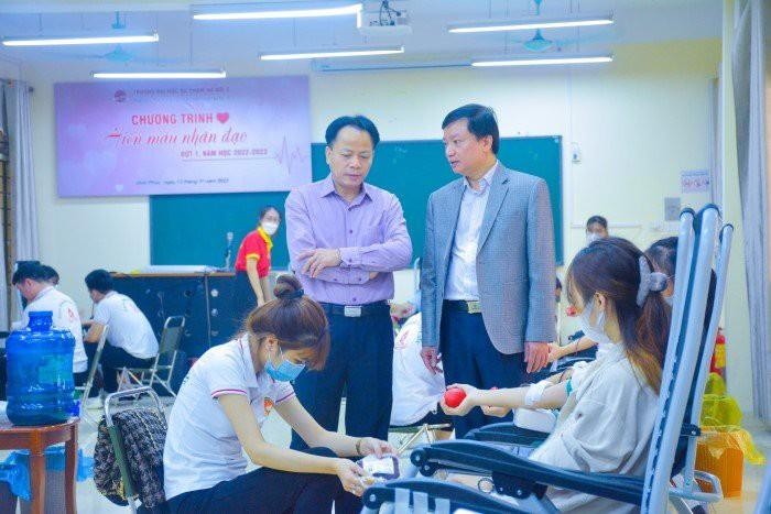 Tiến sĩ Trịnh Đình Vinh - Phó Hiệu trưởng Trường Đại học Sư phạm Hà Nội 2, Trưởng Ban Tổ chức Hiến máu nhân đạo tại chương trình.
