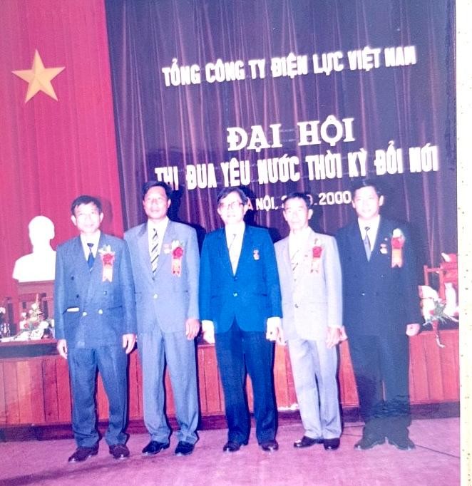 Đồng chí Phùng Tàu Cam tham dự Đại hội thi đua yêu nước thời kỳ đổi mới.