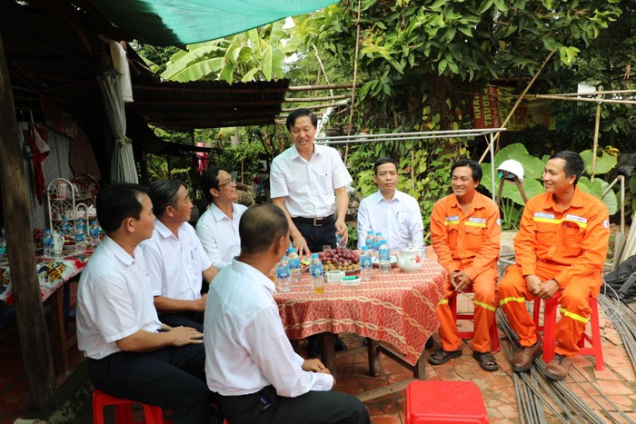 Ông Trịnh Tuấn Sơn, Chủ tịch Công đoàn Tổng công ty Truyền tải điện Quốc gia phát biểu.