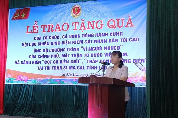 Đồng chí Giàng Thị Dung, Phó Chủ tịch Ủy ban nhân dân tỉnh Lào Cai phát biểu tại buổi lễ.