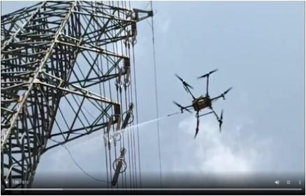Ứng dụng thiết bị bay không người lái (UAV) để rửa cách điện đường dây đang vận hành không cắt điện.