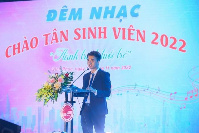 Đồng chí Đoàn Bá Tráng - Ủy viên Ban Chấp hành Trung ương Hội Sinh viên Việt Nam, Ủy viên Ban Chấp hành Hội Sinh viên thành phố Hà Nội, Chủ tịch Hội Sinh viên trường phát biểu tại Chương trình.