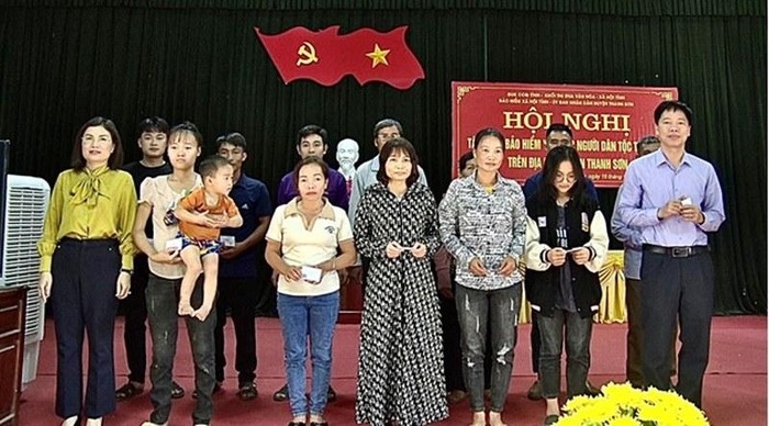 Bảo hiểm xã hội tỉnh Phú Thọ đã hỗ trợ tặng 1.498 thẻ bảo hiểm y tế với kinh phí 283.183.740 đồng cho người dân tộc thiểu số tại huyện Thanh Sơn.