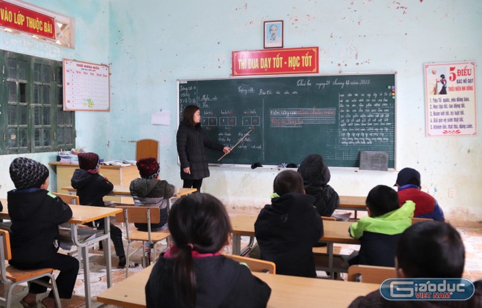 Cô Thúy đã có 29 năm gắn bó với giáo dục vùng khó. Ảnh: Thiên Hương.