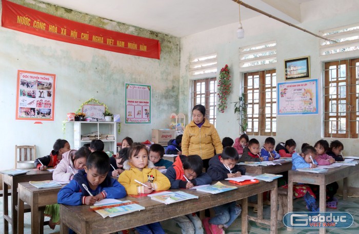 Cô giáo Dương Thị Mai đã bước sang năm thứ 33 gắn bó với nghề giáo. Ảnh: Mộc Trà.