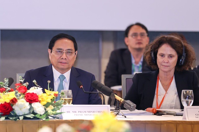 Thủ tướng cảm ơn các doanh nghiệp đã hỗ trợ Việt Nam trong phòng chống dịch COVID-19, kiểm soát dịch bệnh thành công để có điều kiện mở cửa sớm nền kinh tế. Ảnh: VGP.
