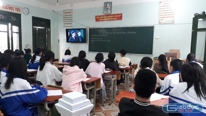 Học sinh Trường Trung học phổ thông Ngân Sơn trong giờ Giáo dục địa phương. Ảnh: NVCC.