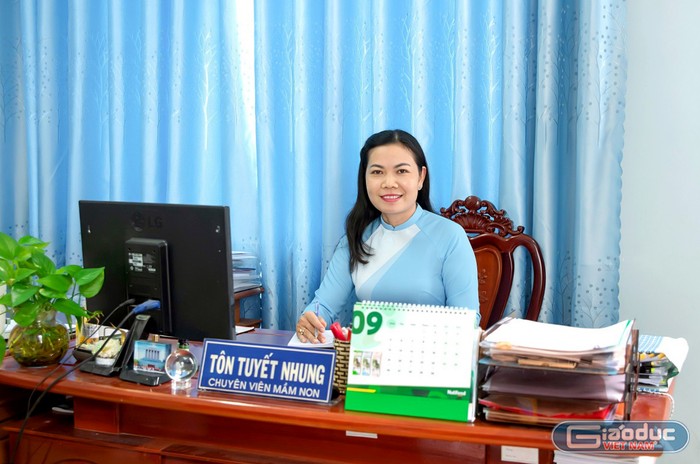 Cô Tôn Tuyết Nhung - Chuyên viên phụ trách mầm non (Phòng Giáo dục và Đào tạo quận Ô Môn, thành phố Cần Thơ). Ảnh: NVCC.