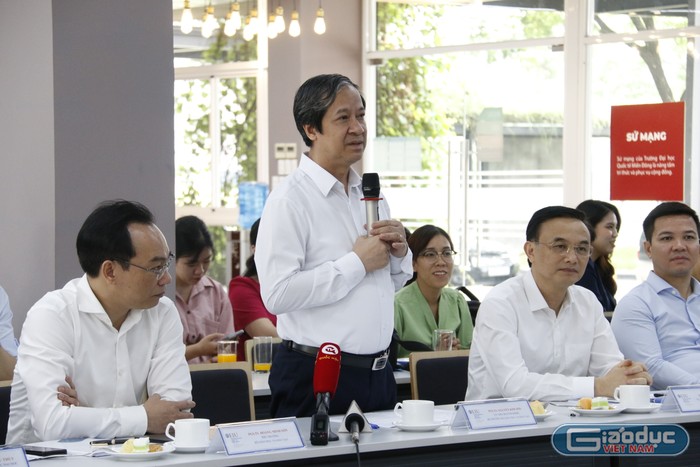 Bộ trưởng Nguyễn Kim Sơn phát biểu tại buổi làm việc.