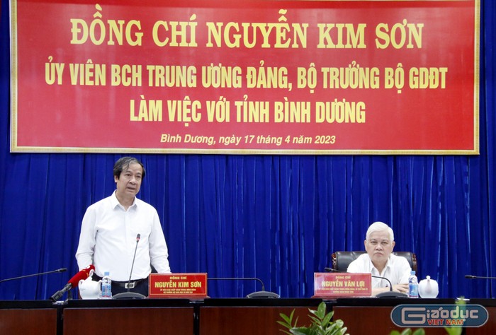 Chiều 17/4, Bộ trưởng Bộ Giáo dục và Đào tạo Nguyễn Kim Sơn cùng đoàn công tác đã có buổi làm việc với Tỉnh ủy, Ủy ban nhân dân tỉnh Bình Dương.